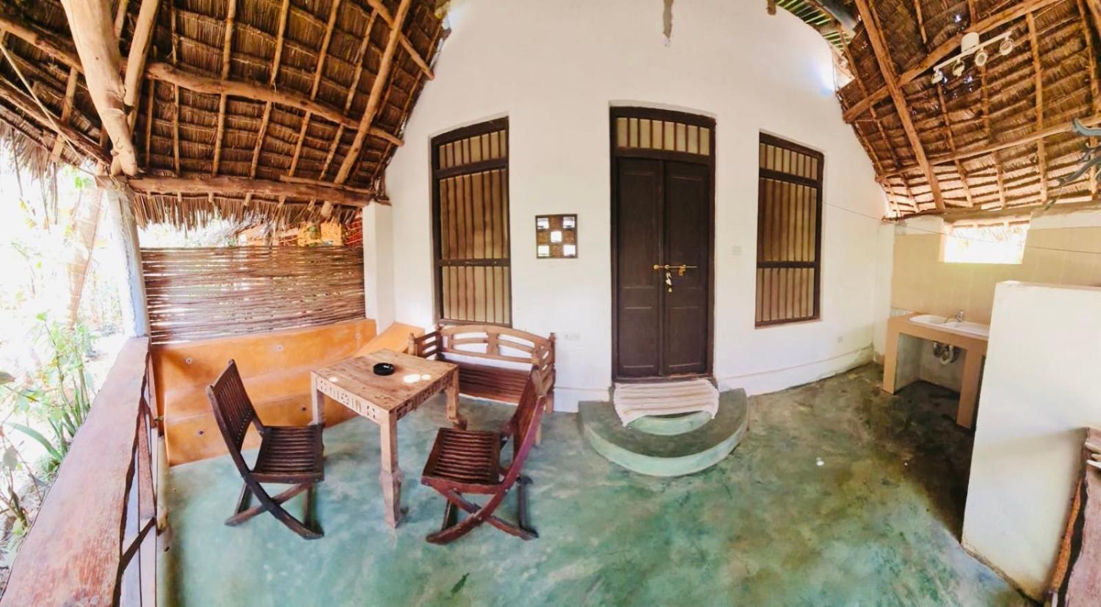 Guest house Casa Umoja 3*