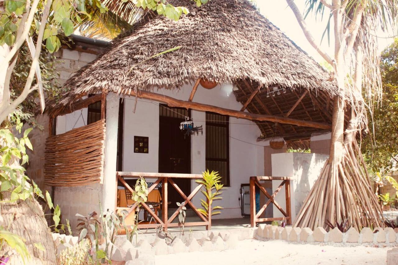 Casa Umoja 3*