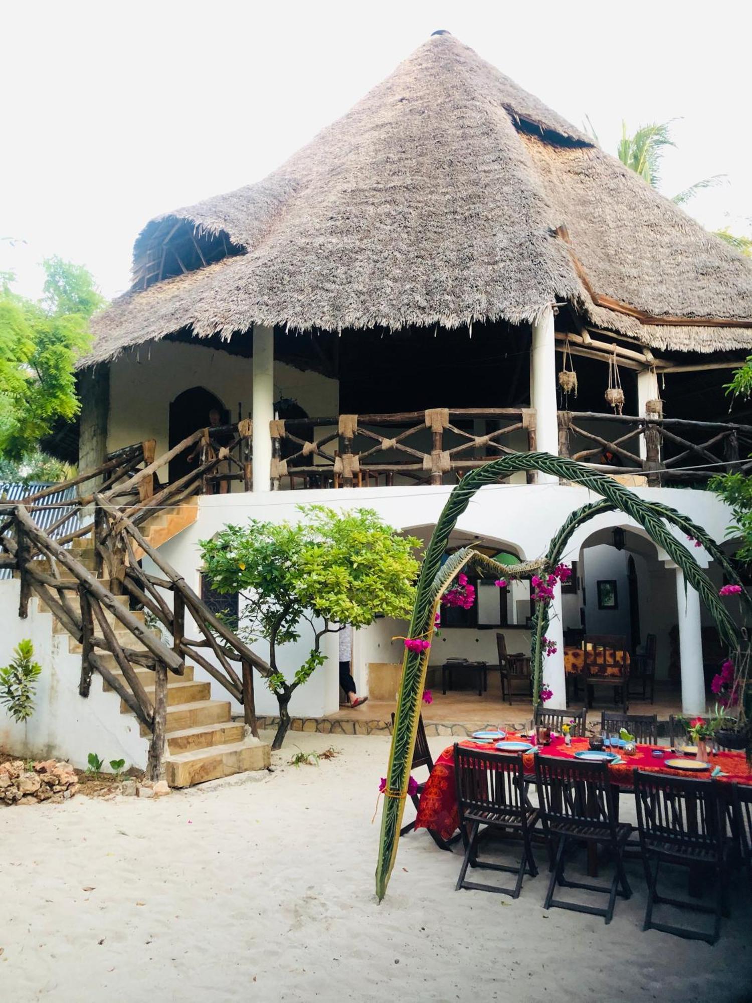 Guest house Casa Umoja 3*